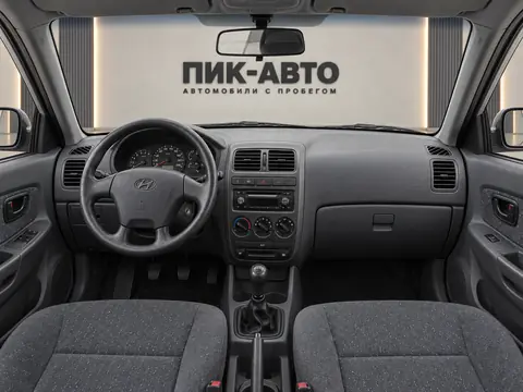 Hyundai Accent 2007, панель приборов
