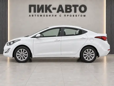 Hyundai Elantra 2014, вид сбоку