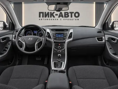 Hyundai Elantra 2014, панель приборов