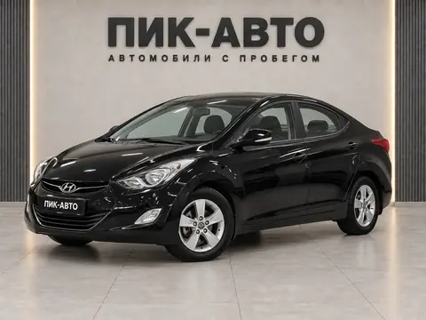 Hyundai Avante 2011, вид спереди