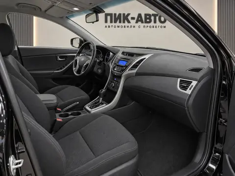 Hyundai Avante 2011, салон