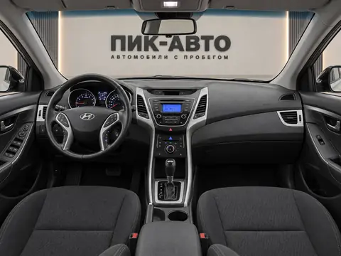 Hyundai Avante 2011, панель приборов