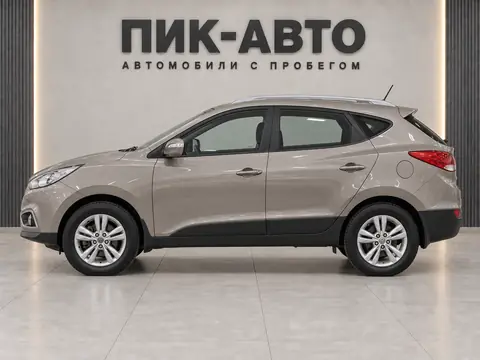 Hyundai ix35 2011, вид сбоку