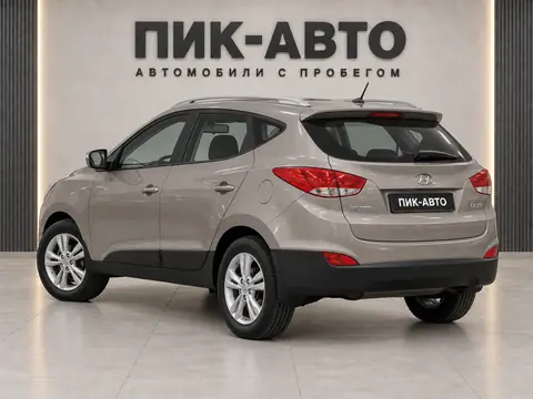 Hyundai ix35 2011, вид сзади
