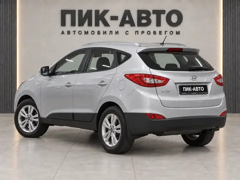 Hyundai ix35 2014, вид сзади