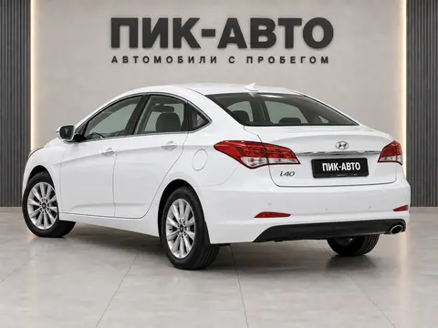 Hyundai i40 2015, вид сзади