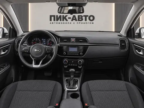 Kia Rio 2018, панель приборов