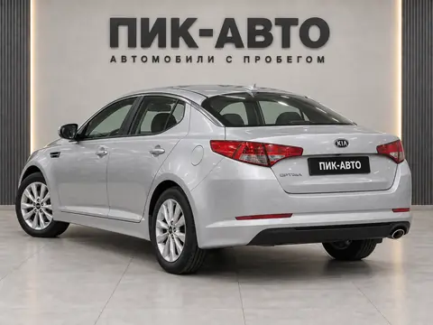 Kia Optima 2011, вид сзади