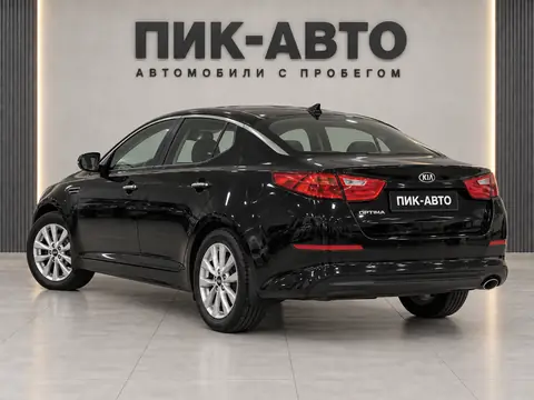 Kia Optima 2014, вид сзади