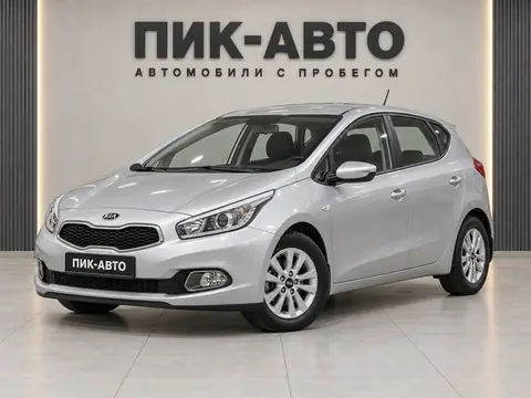 Kia Cee'd 2013, вид спереди