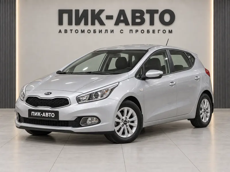 Kia Cee'd 2013 — с пробегом, хэтчбек, перламутрово-серебристый, вид спереди
