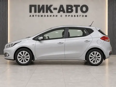 Kia Cee'd 2013, вид сбоку