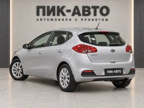 Kia Cee'd 2013, вид сзади
