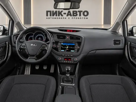 Kia Cee'd 2013, панель приборов