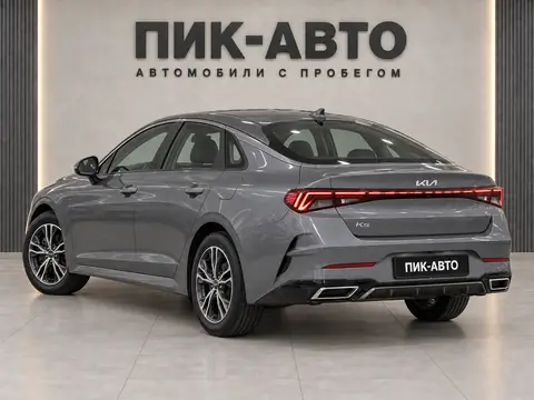 Kia K5 2023, вид сзади
