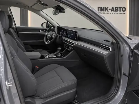 Kia K5 2023, салон