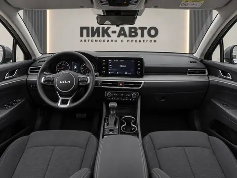 Kia K5 2023, панель приборов