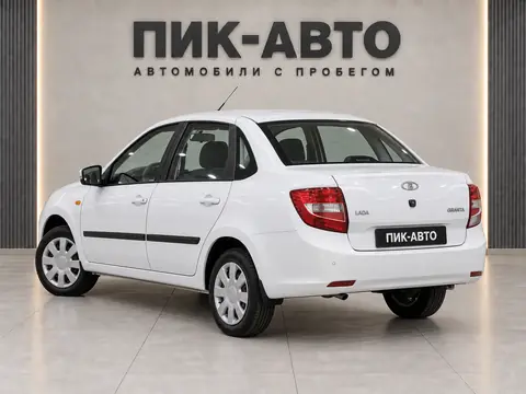 Lada Granta 2016, вид сзади