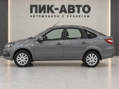 Lada Granta 2022, вид сбоку