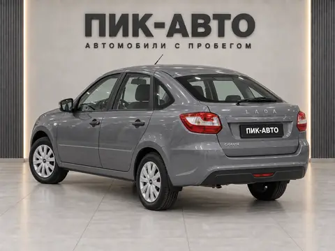 Lada Granta 2022, вид сзади