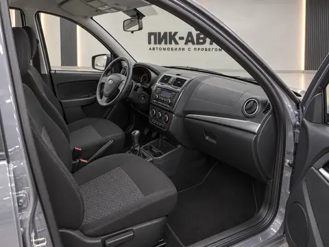 Lada Granta 2022, салон