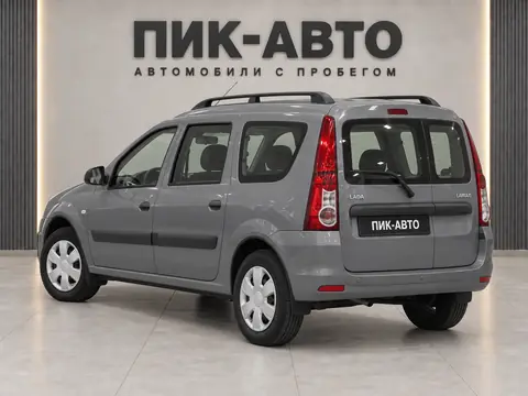 Lada Largus 2020, вид сзади