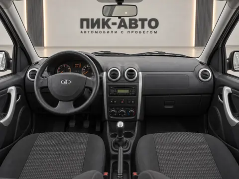 Lada Largus 2020, панель приборов