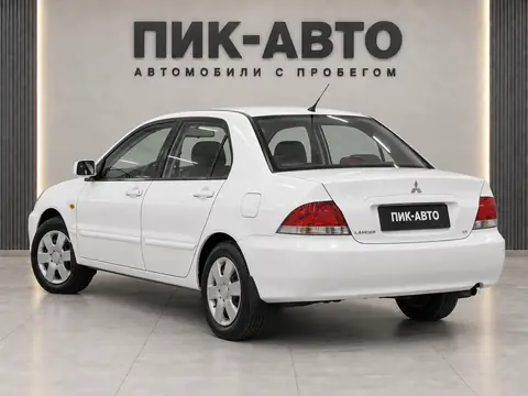 Mitsubishi Lancer 2003, вид сзади