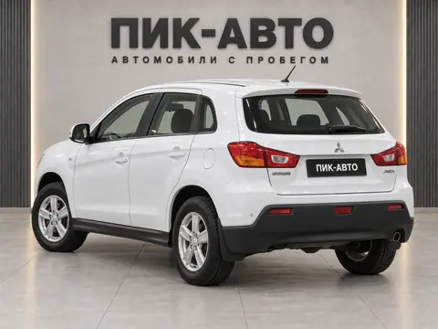 Mitsubishi ASX 2012, вид сзади