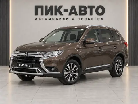 Mitsubishi Outlander 2019, вид спереди