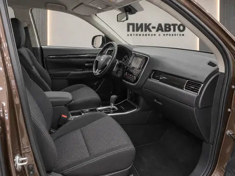 Mitsubishi Outlander 2019, салон