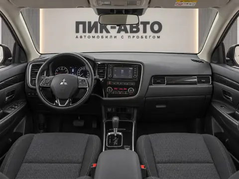 Mitsubishi Outlander 2019, панель приборов