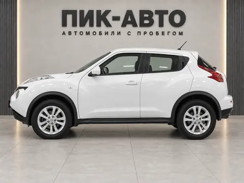 Nissan Juke 2012, вид сбоку