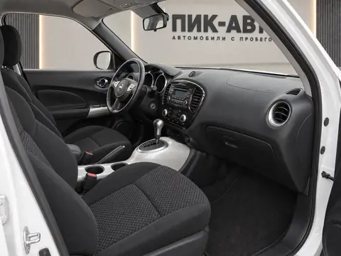 Nissan Juke 2012, салон