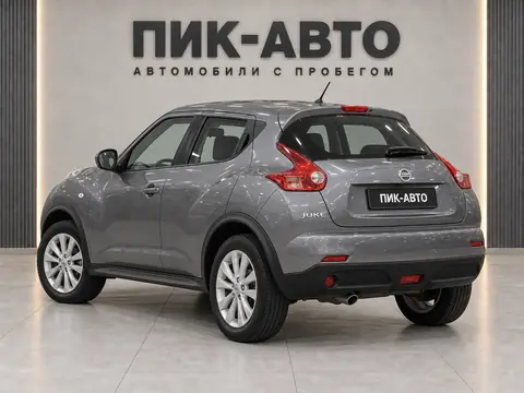 Nissan Juke 2013, вид сзади