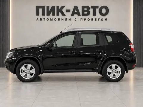 Nissan Terrano 2020, вид сбоку