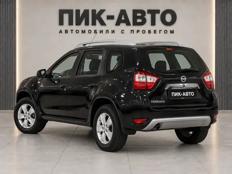 Nissan Terrano 2020, вид сзади