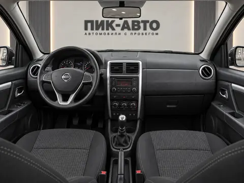 Nissan Terrano 2020, панель приборов
