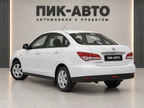 Nissan Almera 2016, вид сзади