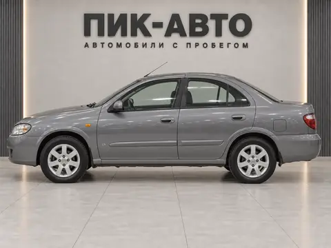 Nissan Almera 2004, вид сбоку