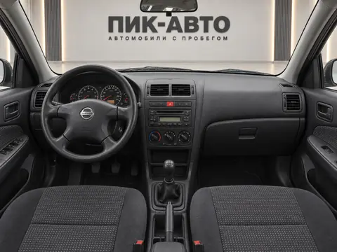 Nissan Almera 2004, панель приборов
