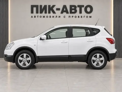 Nissan Qashqai 2009, вид сбоку
