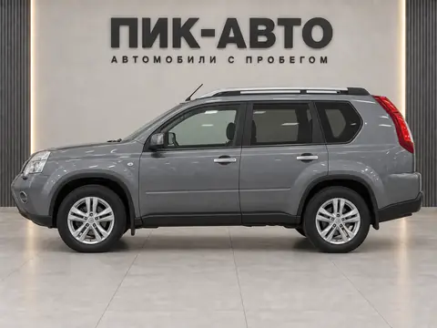 Nissan X-Trail 2011, вид сбоку