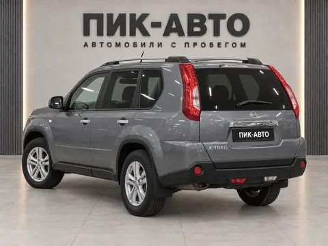 Nissan X-Trail 2011, вид сзади