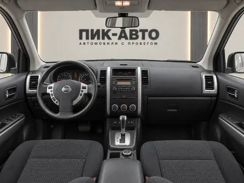 Nissan X-Trail 2011, панель приборов