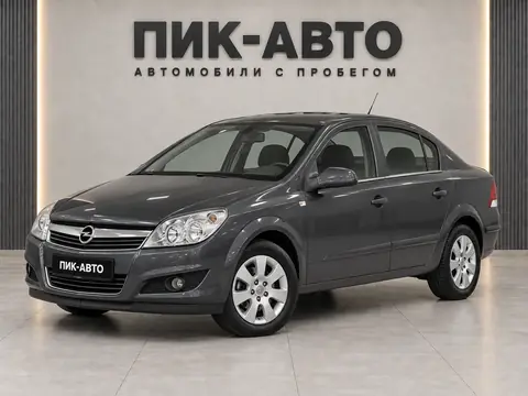 Opel Astra 2008, вид спереди