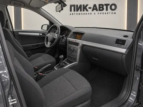 Opel Astra 2008, салон