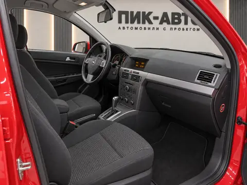 Opel Astra 2008, салон