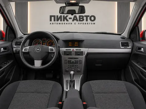 Opel Astra 2008, панель приборов