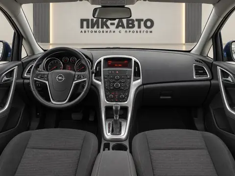 Opel Astra 2012, панель приборов